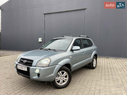 Зеленый Хендай Туксон, объемом двигателя 2 л и пробегом 175 тыс. км за 8300 $, фото 1 на Automoto.ua