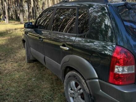 Зеленый Хендай Туксон, объемом двигателя 2 л и пробегом 189 тыс. км за 8500 $, фото 1 на Automoto.ua