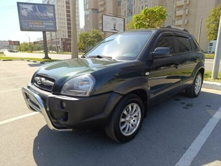 Зелений Хендай Туксон, об'ємом двигуна 2 л та пробігом 203 тис. км за 7200 $, фото 1 на Automoto.ua