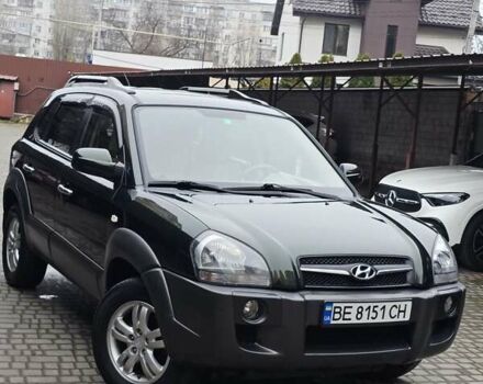 Зеленый Хендай Туксон, объемом двигателя 1.98 л и пробегом 178 тыс. км за 8900 $, фото 1 на Automoto.ua