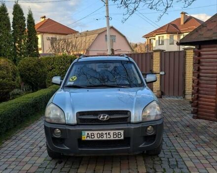 Зеленый Хендай Туксон, объемом двигателя 1.98 л и пробегом 200 тыс. км за 8000 $, фото 1 на Automoto.ua