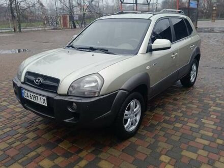 Зеленый Хендай Туксон, объемом двигателя 1.98 л и пробегом 132 тыс. км за 8300 $, фото 1 на Automoto.ua