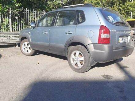 Зеленый Хендай Туксон, объемом двигателя 1.98 л и пробегом 390 тыс. км за 5000 $, фото 1 на Automoto.ua