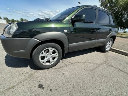 Хендай Туксон 2008 в Черкассах на Automoto.ua Зеленый Хендай Туксон, объемом двигателя 2.7 л и пробегом 187 тыс. км за 8400 $, фото 1 на Automoto.ua