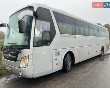 Серый Хендай Юниверс, объемом двигателя 12.34 л и пробегом 310 тыс. км за 17500 $, фото 9 на Automoto.ua