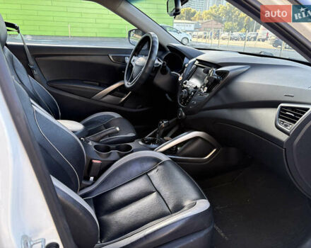 Белый Хендай Велостер, объемом двигателя 1.6 л и пробегом 89 тыс. км за 12500 $, фото 12 на Automoto.ua