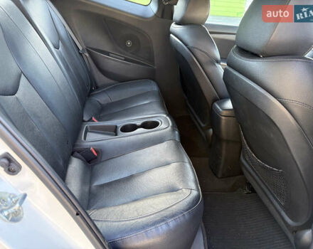 Белый Хендай Велостер, объемом двигателя 1.6 л и пробегом 89 тыс. км за 12500 $, фото 11 на Automoto.ua