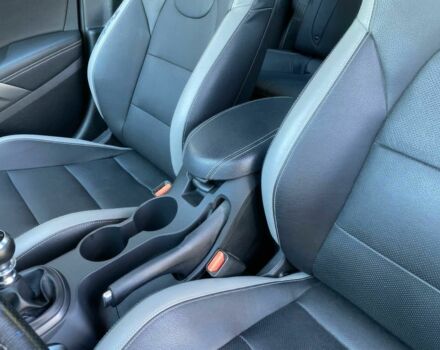 Белый Хендай Велостер, объемом двигателя 1.6 л и пробегом 61 тыс. км за 1650 $, фото 8 на Automoto.ua