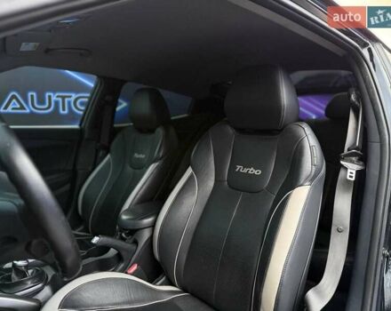 Черный Хендай Велостер, объемом двигателя 1.6 л и пробегом 113 тыс. км за 9299 $, фото 12 на Automoto.ua