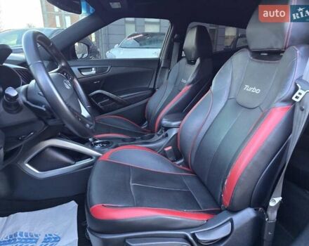 Черный Хендай Велостер, объемом двигателя 1.6 л и пробегом 180 тыс. км за 9950 $, фото 10 на Automoto.ua