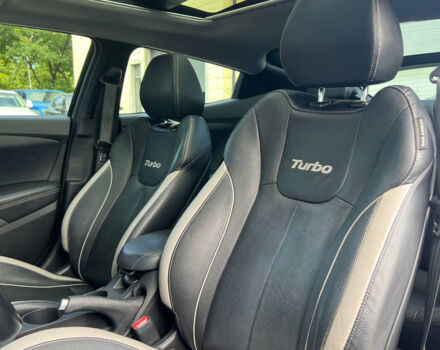 Чорний Хендай Велостер, об'ємом двигуна 1.6 л та пробігом 118 тис. км за 11000 $, фото 8 на Automoto.ua