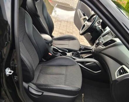 Черный Хендай Велостер, объемом двигателя 1.6 л и пробегом 201 тыс. км за 8600 $, фото 12 на Automoto.ua