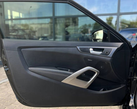 Чорний Хендай Велостер, об'ємом двигуна 1.6 л та пробігом 118 тис. км за 11000 $, фото 6 на Automoto.ua