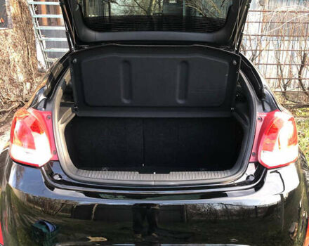 Черный Хендай Велостер, объемом двигателя 1.6 л и пробегом 130 тыс. км за 9300 $, фото 4 на Automoto.ua