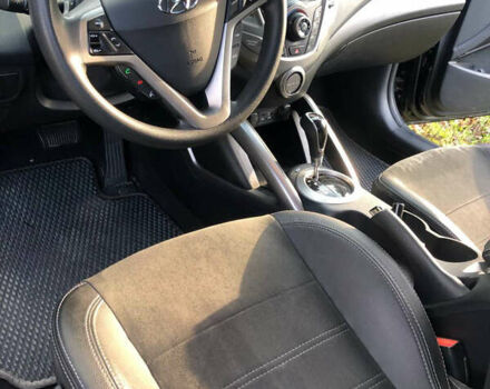 Черный Хендай Велостер, объемом двигателя 1.6 л и пробегом 130 тыс. км за 9300 $, фото 11 на Automoto.ua