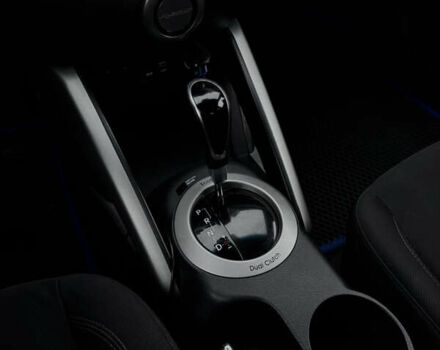 Черный Хендай Велостер, объемом двигателя 1.59 л и пробегом 169 тыс. км за 8700 $, фото 6 на Automoto.ua