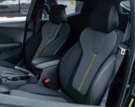 Черный Хендай Велостер, объемом двигателя 1.6 л и пробегом 89 тыс. км за 9000 $, фото 10 на Automoto.ua