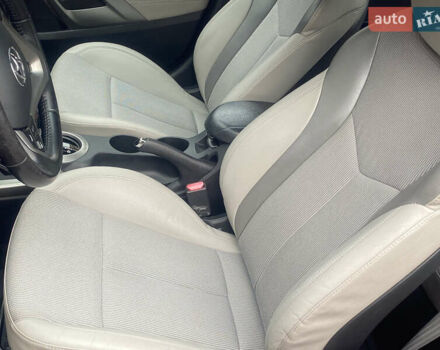 Красный Хендай Велостер, объемом двигателя 1.59 л и пробегом 115 тыс. км за 8150 $, фото 8 на Automoto.ua