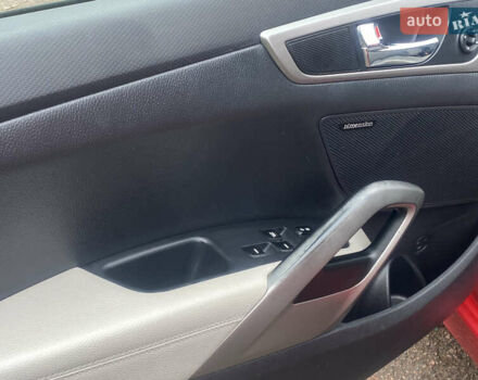 Красный Хендай Велостер, объемом двигателя 1.59 л и пробегом 115 тыс. км за 8150 $, фото 7 на Automoto.ua