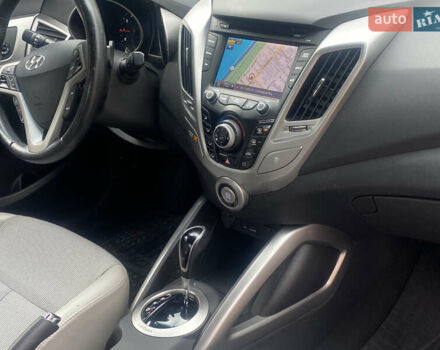 Красный Хендай Велостер, объемом двигателя 1.59 л и пробегом 115 тыс. км за 8150 $, фото 5 на Automoto.ua