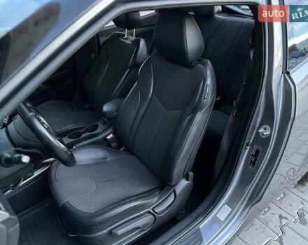 Сірий Хендай Велостер, об'ємом двигуна 1.6 л та пробігом 176 тис. км за 6999 $, фото 18 на Automoto.ua