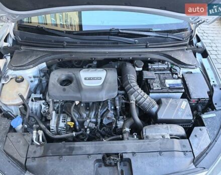 Серый Хендай Велостер, объемом двигателя 1.59 л и пробегом 230 тыс. км за 15500 $, фото 2 на Automoto.ua