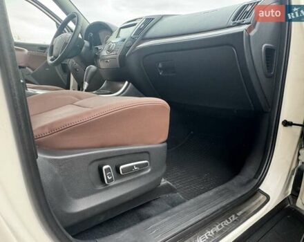 Білий Хендай Вєракруз, об'ємом двигуна 2.96 л та пробігом 217 тис. км за 10900 $, фото 72 на Automoto.ua