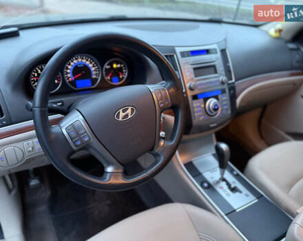 Черный Хендай Веракруз, объемом двигателя 3.8 л и пробегом 199 тыс. км за 7700 $, фото 18 на Automoto.ua