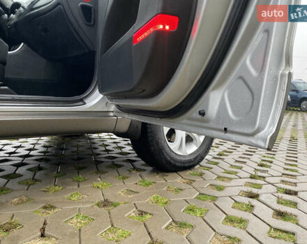 Сірий Хендай Вєракруз, об'ємом двигуна 3.8 л та пробігом 237 тис. км за 11700 $, фото 31 на Automoto.ua