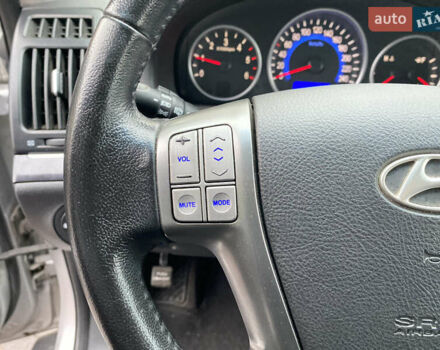 Серый Хендай Веракруз, объемом двигателя 2.9 л и пробегом 300 тыс. км за 9800 $, фото 20 на Automoto.ua