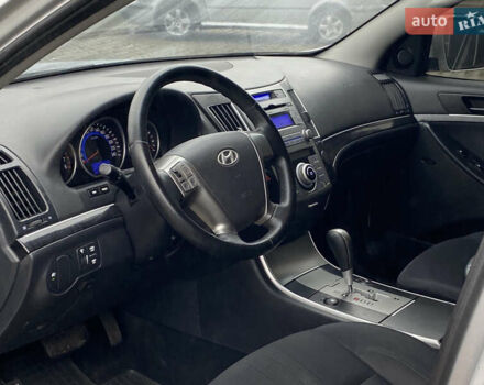 Сірий Хендай Вєракруз, об'ємом двигуна 3.8 л та пробігом 237 тис. км за 11700 $, фото 17 на Automoto.ua