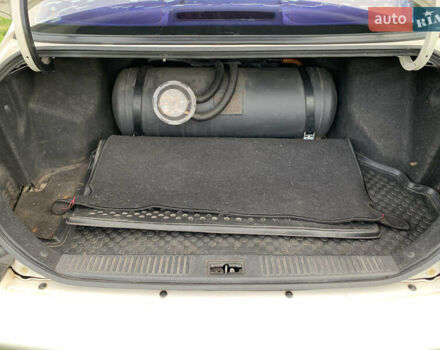 Хендай КСГ 2004 в Александрие на Automoto.ua Белый Хендай КСГ, объемом двигателя 3.5 л и пробегом 222 тыс. км за 3631 $, фото 6 на Automoto.ua