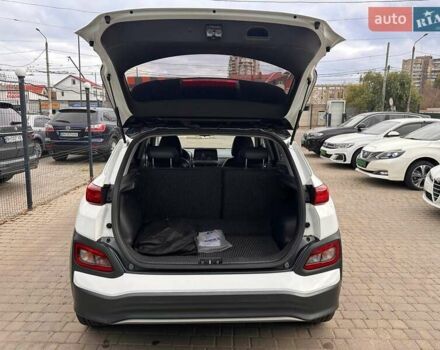 Белый Хендай Encino EV, объемом двигателя 0 л и пробегом 95 тыс. км за 15900 $, фото 1 на Automoto.ua