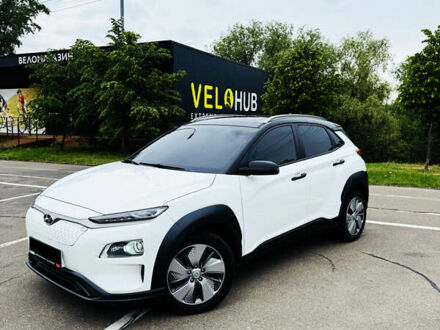 Хендай Encino EV 2021 в Киеве на Automoto.ua Белый Хендай Encino EV, объемом двигателя 0 л и пробегом 37 тыс. км за 20000 $, фото 1 на Automoto.ua