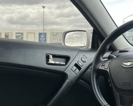 Белый Хендай Genesis Coupe, объемом двигателя 2 л и пробегом 269 тыс. км за 8700 $, фото 19 на Automoto.ua