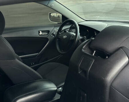 Белый Хендай Genesis Coupe, объемом двигателя 2 л и пробегом 269 тыс. км за 8700 $, фото 16 на Automoto.ua