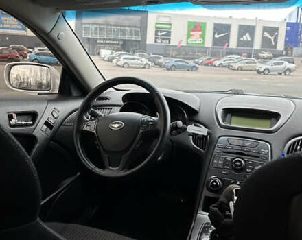 Белый Хендай Genesis Coupe, объемом двигателя 2 л и пробегом 269 тыс. км за 8700 $, фото 18 на Automoto.ua