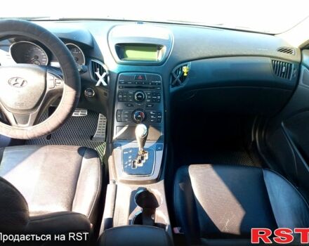 Белый Хендай Genesis Coupe, объемом двигателя 2 л и пробегом 200 тыс. км за 9100 $, фото 4 на Automoto.ua