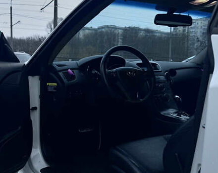 Белый Хендай Genesis Coupe, объемом двигателя 2 л и пробегом 55 тыс. км за 13500 $, фото 6 на Automoto.ua