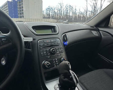 Белый Хендай Genesis Coupe, объемом двигателя 2 л и пробегом 269 тыс. км за 8700 $, фото 12 на Automoto.ua