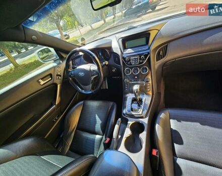 Белый Хендай Genesis Coupe, объемом двигателя 2 л и пробегом 79 тыс. км за 15000 $, фото 10 на Automoto.ua