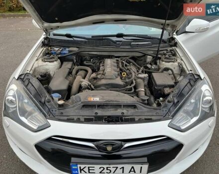 Белый Хендай Genesis Coupe, объемом двигателя 2 л и пробегом 113 тыс. км за 11500 $, фото 13 на Automoto.ua