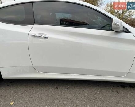 Белый Хендай Genesis Coupe, объемом двигателя 2 л и пробегом 113 тыс. км за 11500 $, фото 10 на Automoto.ua