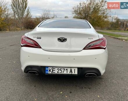Белый Хендай Genesis Coupe, объемом двигателя 2 л и пробегом 113 тыс. км за 11500 $, фото 7 на Automoto.ua