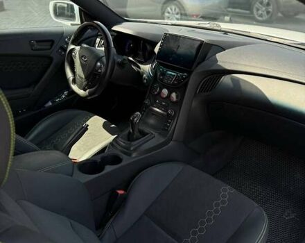 Белый Хендай Genesis Coupe, объемом двигателя 3.8 л и пробегом 49 тыс. км за 14900 $, фото 13 на Automoto.ua