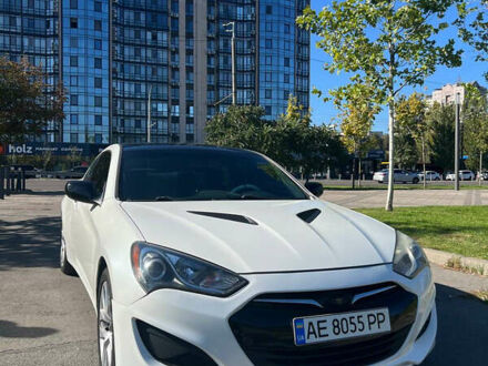 Хендай Genesis Coupe 2013 в Днепре (Днепропетровске) на Automoto.ua Белый Хендай Genesis Coupe, объемом двигателя 2 л и пробегом 170 тыс. км за 10000 $, фото 1 на Automoto.ua