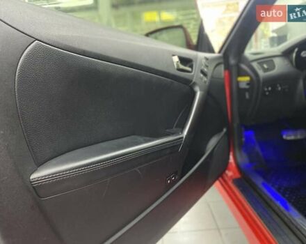 Красный Хендай Genesis Coupe, объемом двигателя 2 л и пробегом 205 тыс. км за 9500 $, фото 13 на Automoto.ua