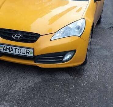 Желтый Хендай Genesis Coupe, объемом двигателя 2 л и пробегом 253 тыс. км за 10000 $, фото 1 на Automoto.ua