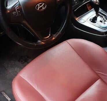 Желтый Хендай Genesis Coupe, объемом двигателя 2 л и пробегом 253 тыс. км за 10000 $, фото 5 на Automoto.ua