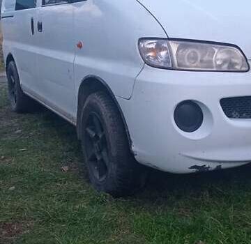 Белый Хендай H-1, объемом двигателя 2.48 л и пробегом 450 тыс. км за 2600 $, фото 1 на Automoto.ua